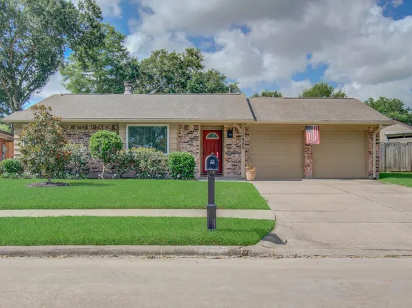 1920 Lazy Creek Ln, Pearland, TX 77581