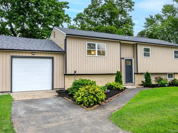 2907 Sipp Avenue, Medford, NY 11763
