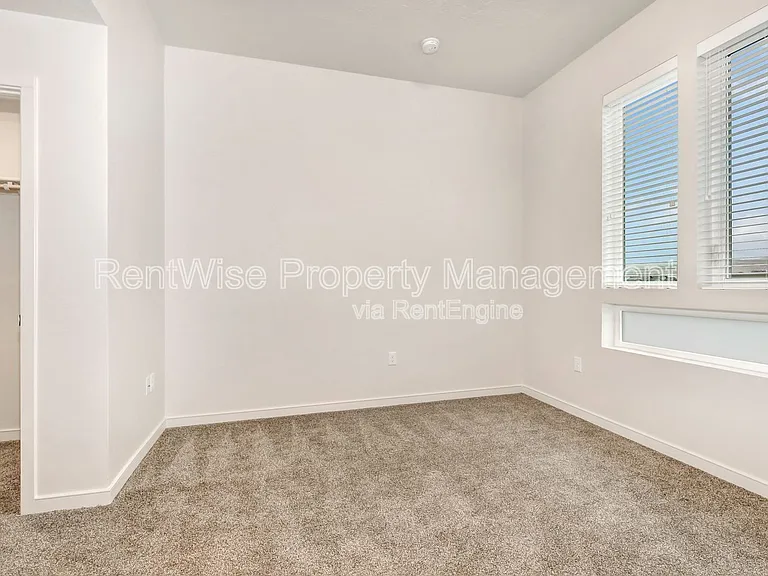Parkway Apartments — Photo 40