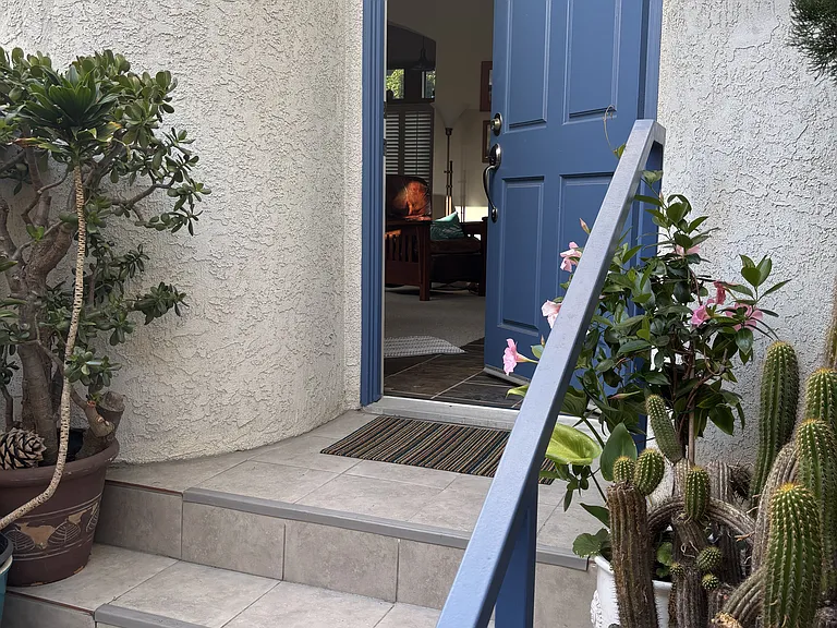 1321 Pacific Beach Dr #C — Photo 1