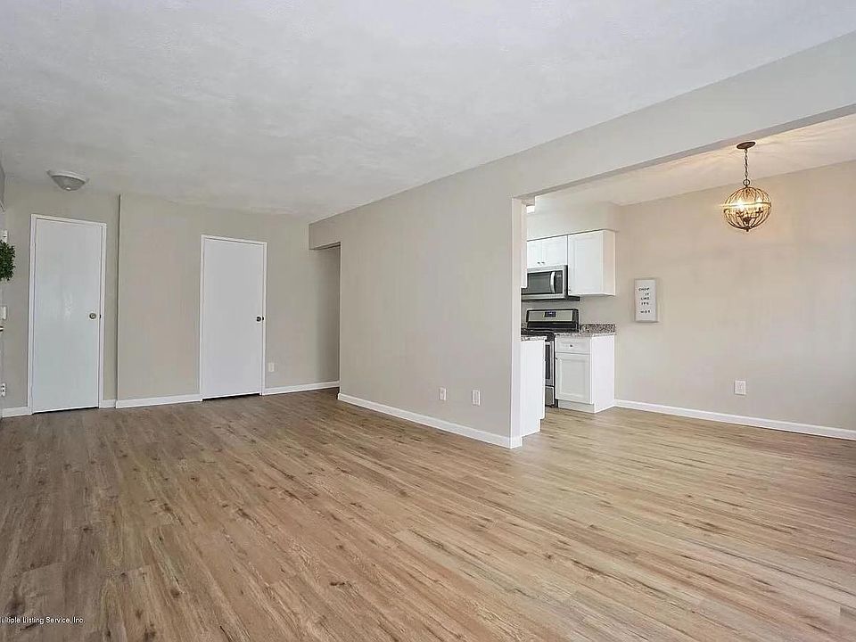 1st image of 20 Donna Ct