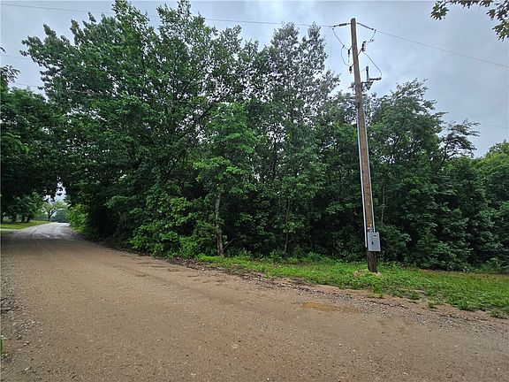 3rd image of 16882 Old Cricket Rd W