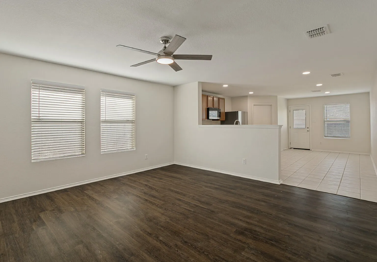3 bed, 2.0 bath, 1596 sqft, $1,850 — Photo 3