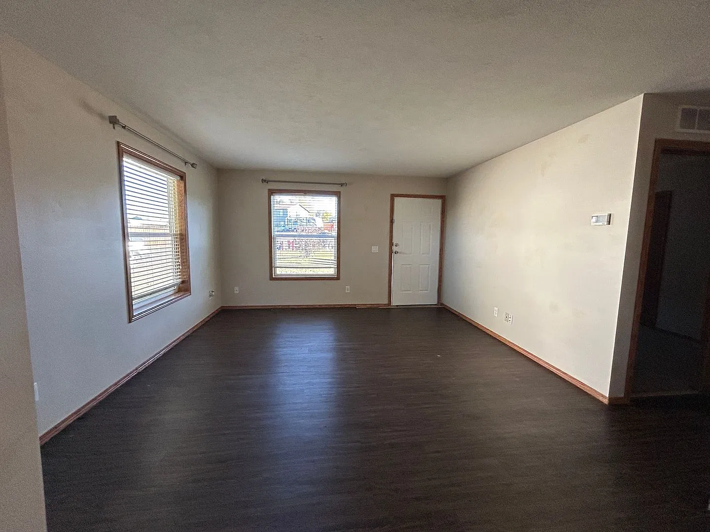 Cute 3 bedroom Duplex for Rent! — Photo 3