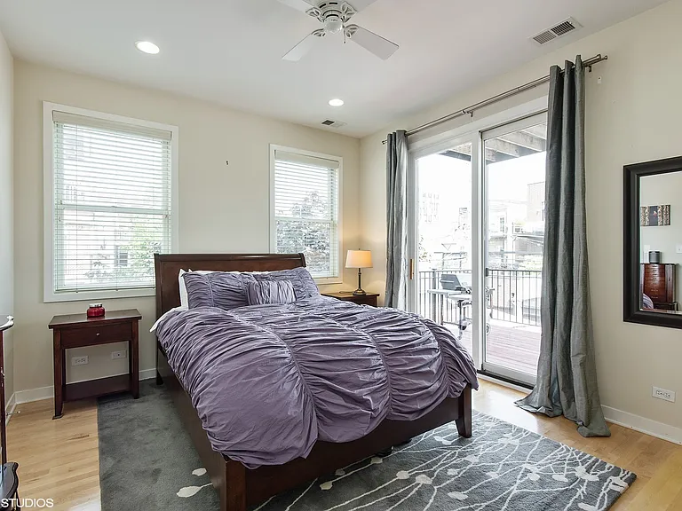 1073 N Paulina St #2 — Photo 6