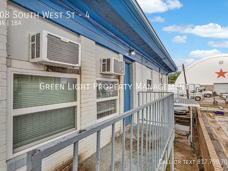 308 S West St #4 — Photo 12