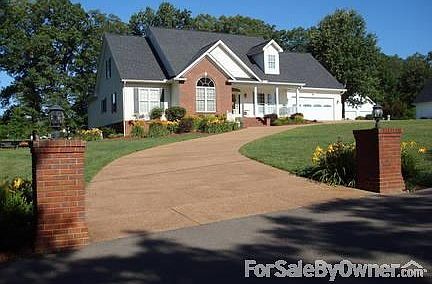 2nd image of 301 Carmen Dr