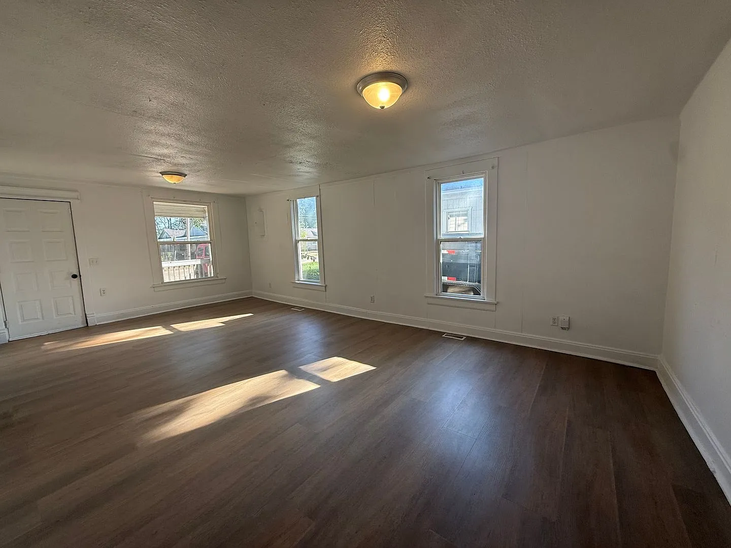 3 bedroom 1 bath home available now — Photo 2
