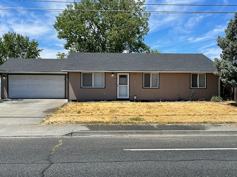 1112 S Clover Dr — Photo 1