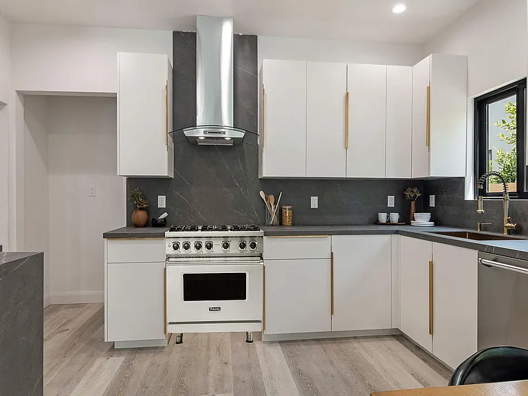 622 N Gardner St — Photo 30