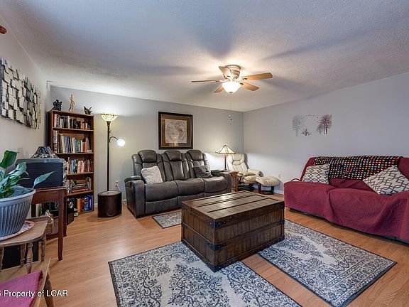 3rd image of 613 Hickory St