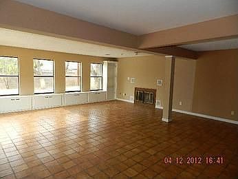 4th image of 627 W Avenue J11