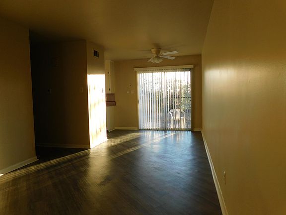 4th image of 4210 N Locust St #D