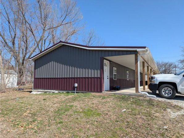 107 W Howard St, Centerview, MO 64019