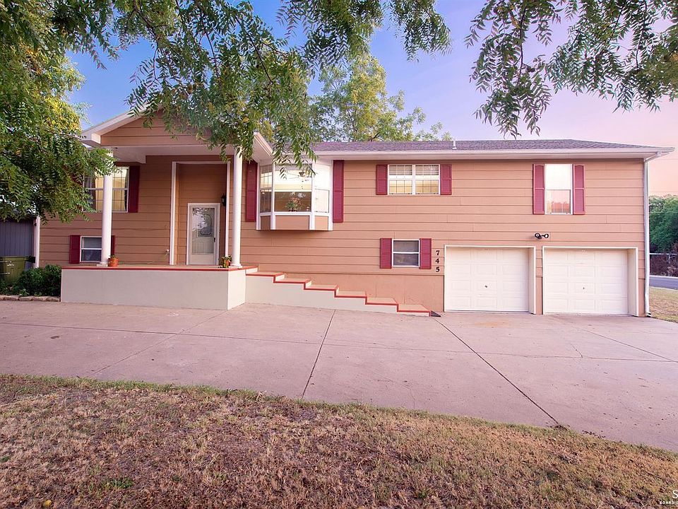 1st image of 745 Huehl Cir