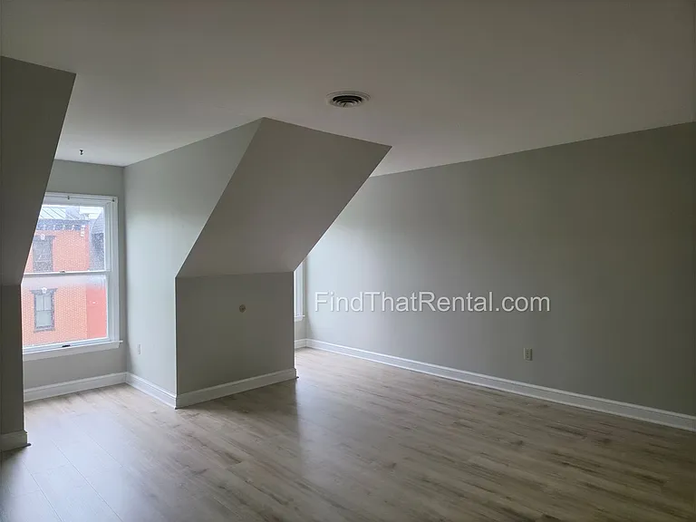 34 S Hanover St — Photo 16
