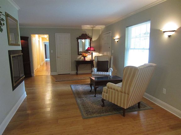 4th image of 2020 Saralee Ln