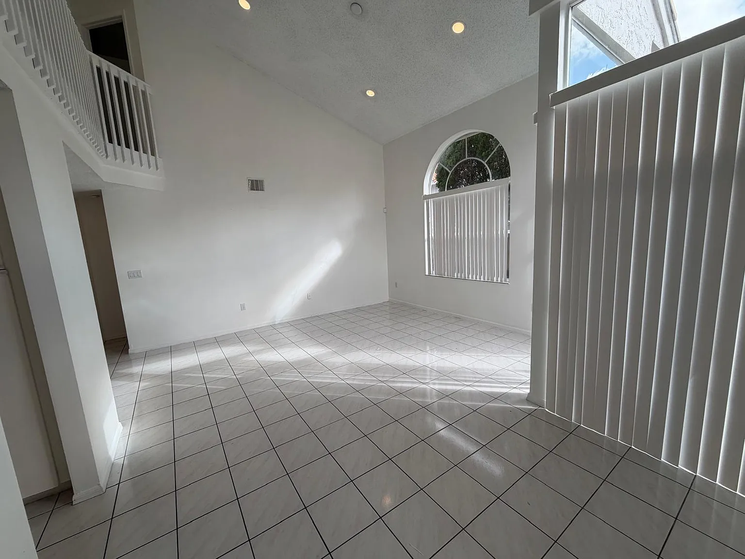3 bed, 2.0 bath, 1764 sqft, $3,500 — Photo 4