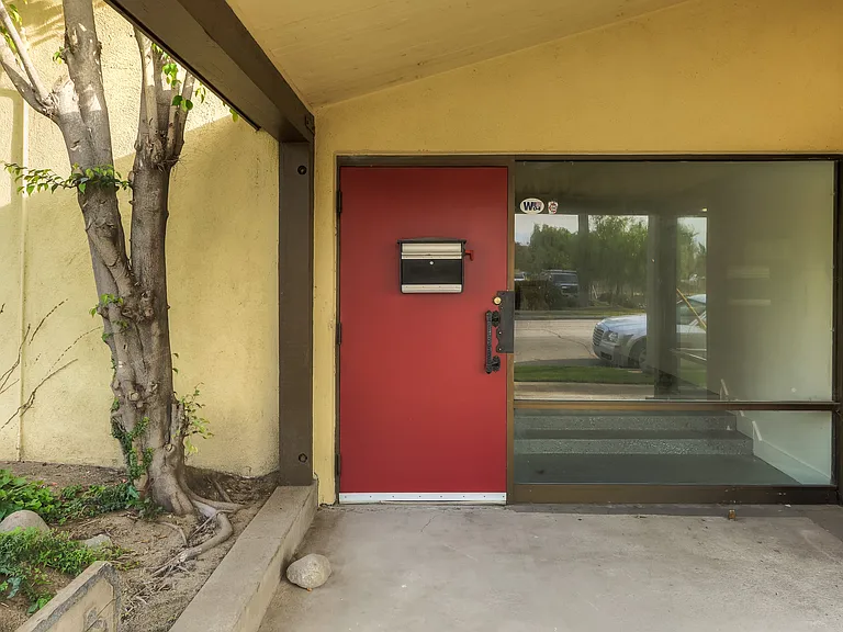 823 W Colton Ave — Photo 3