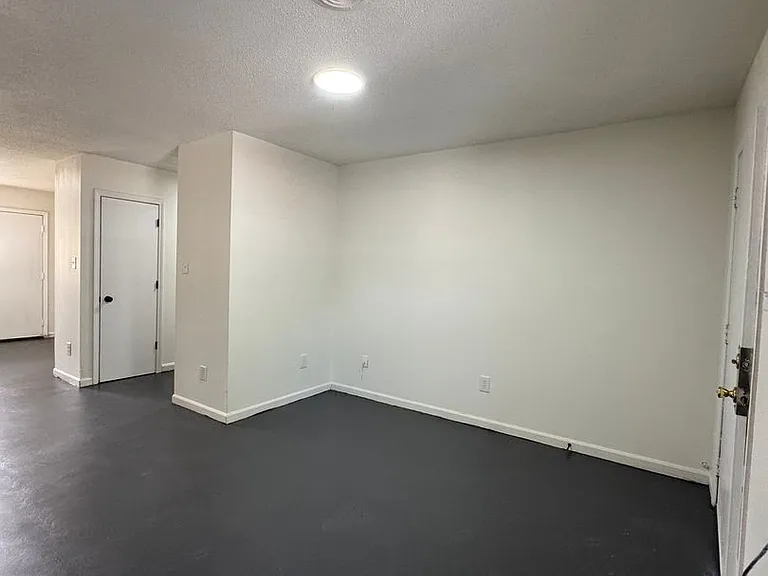 818 Taggart Ave #F — Photo 3