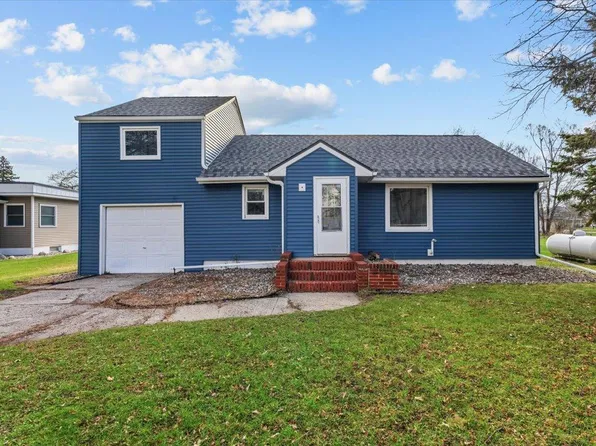 515 5th St, Wyndmere, ND 58081