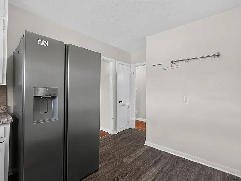 725 Mary Lake Dr — Photo 3