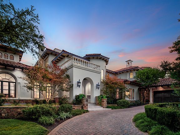 2nd image of 2911 Regents Park