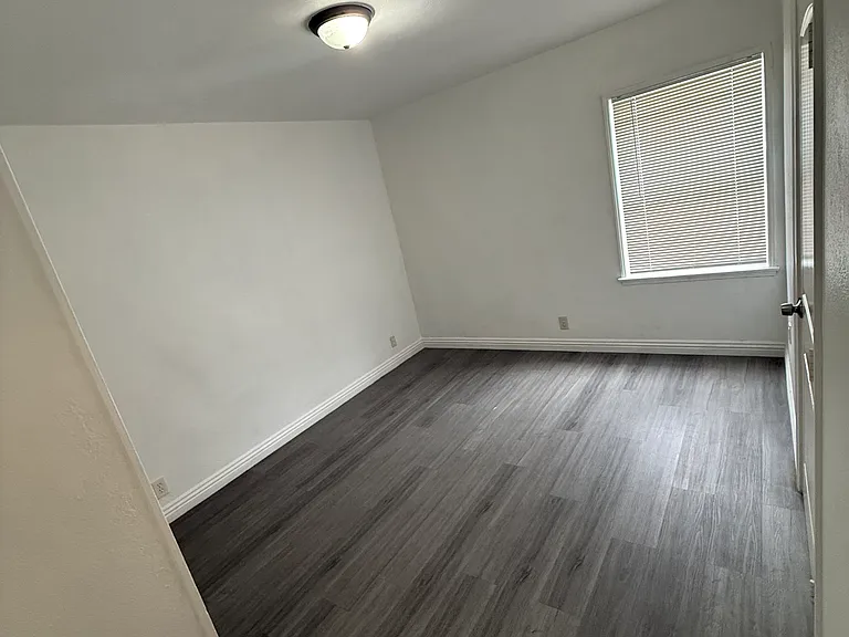 242 E Del Amo Blvd — Photo 11
