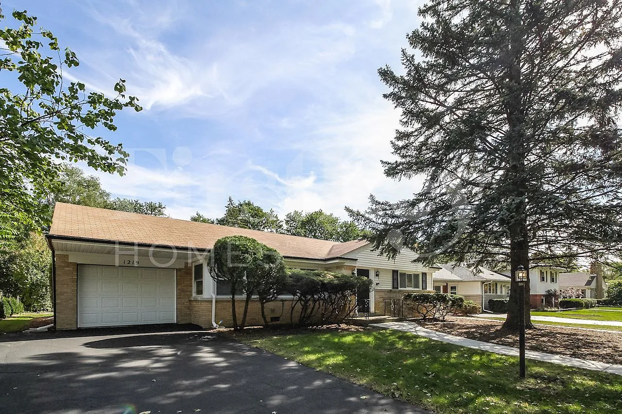 1219 Oakmont Ave photo 1