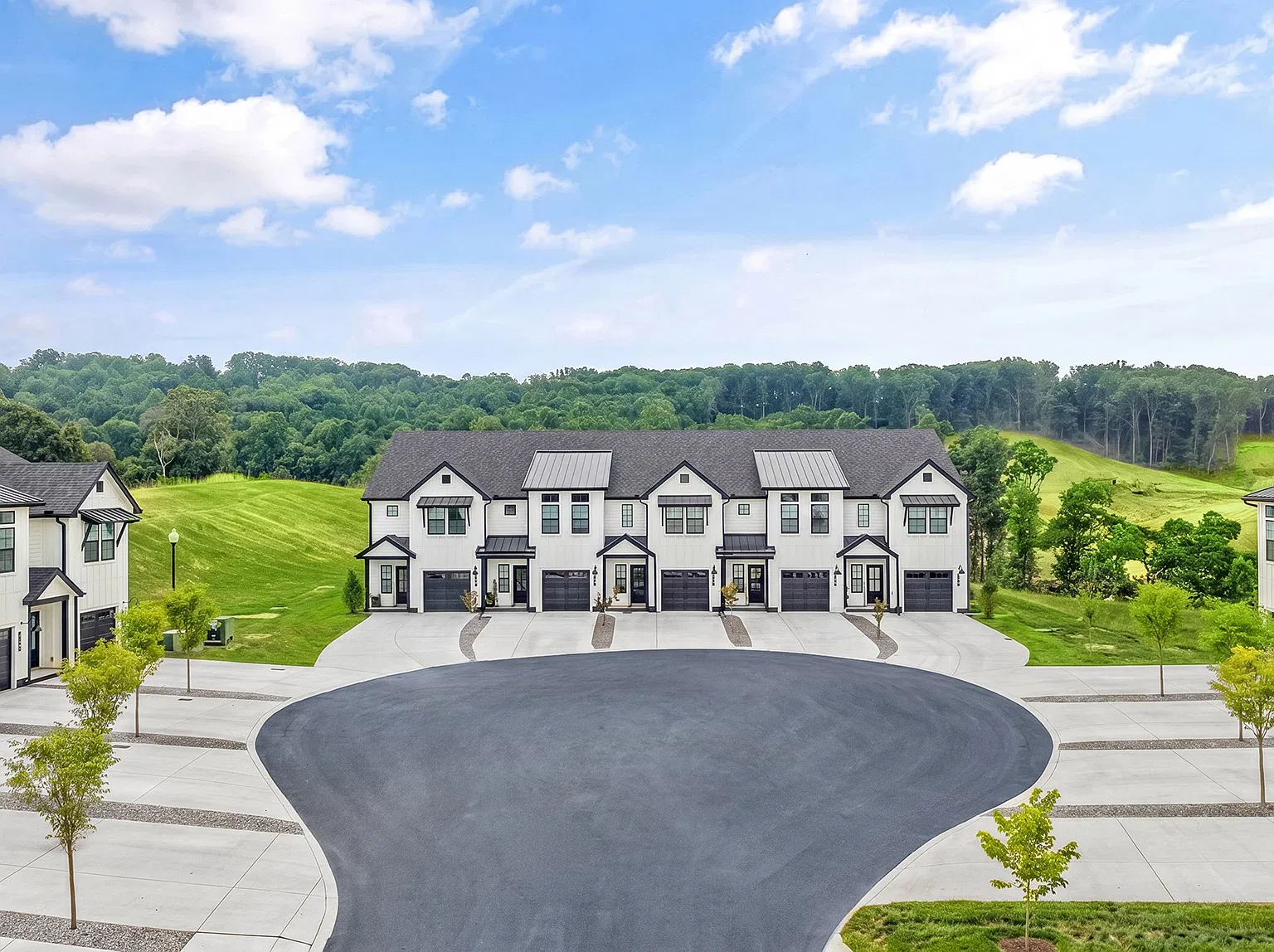 Steele Landing Townhome Rentals — Photo 3