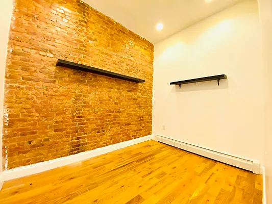 Rented by Blue Egg Realty Corp | media 29