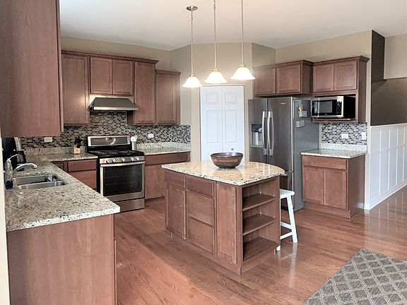 2nd image of 25249 W Baytree Cir