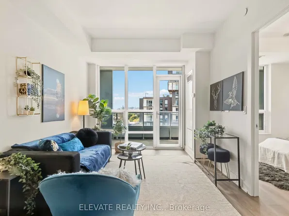 38 Cameron St #828, Toronto, ON M5T 0C3