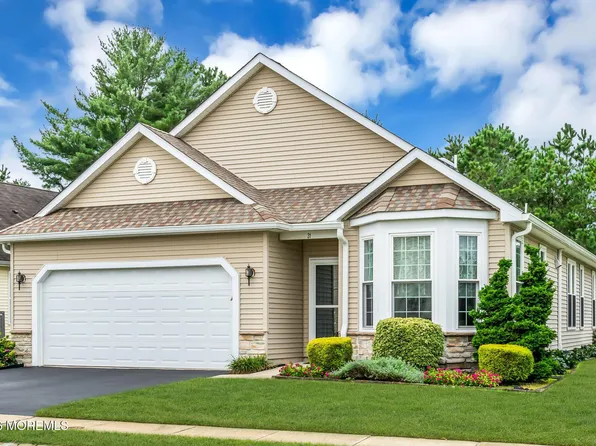 31 Country Walk Boulevard, Whiting, NJ 08759