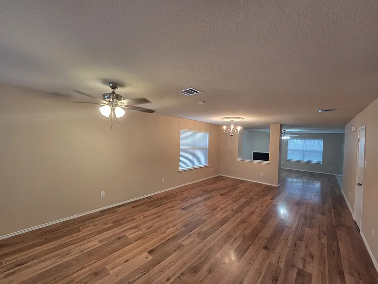 8138 Mossberg Dr — Photo 5