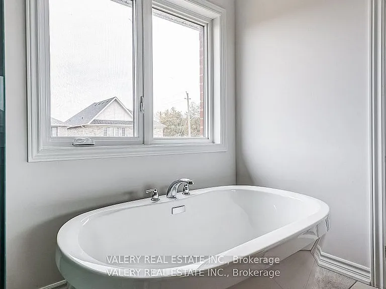 26 Sam Battaglia Cres — Photo 17