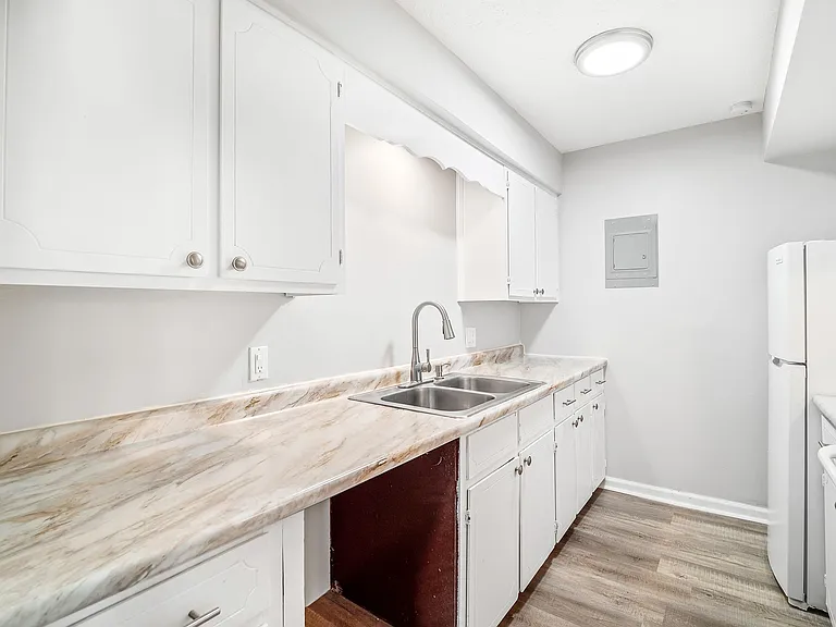 Grant Street Apartments — Photo 22
