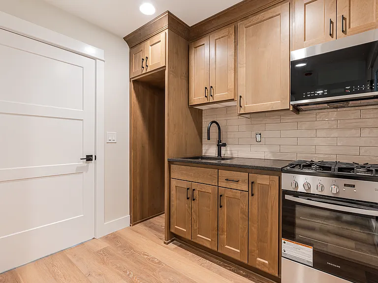 464 SE Haddock Ln — Photo 18