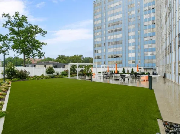 333 W Meyer Blvd APT 615, Kansas City, MO 64113