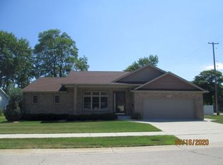 511 Gateway Pl, Essexville, MI