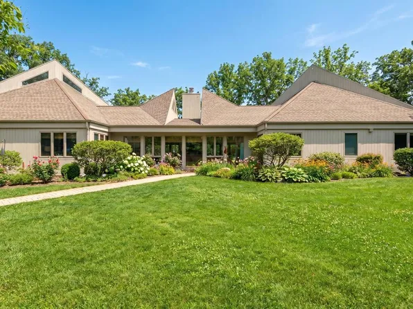 W5611 Oak Bluff ROAD, Walworth, WI 53125