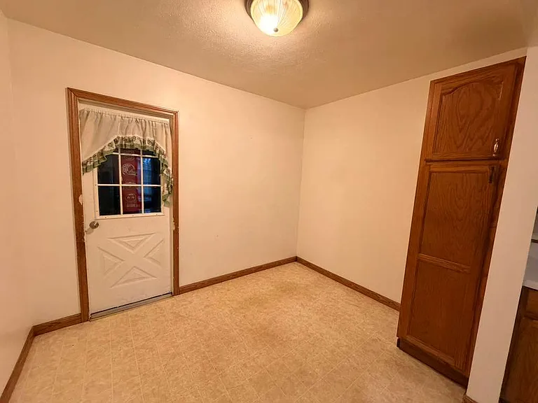 319 White St — Photo 13