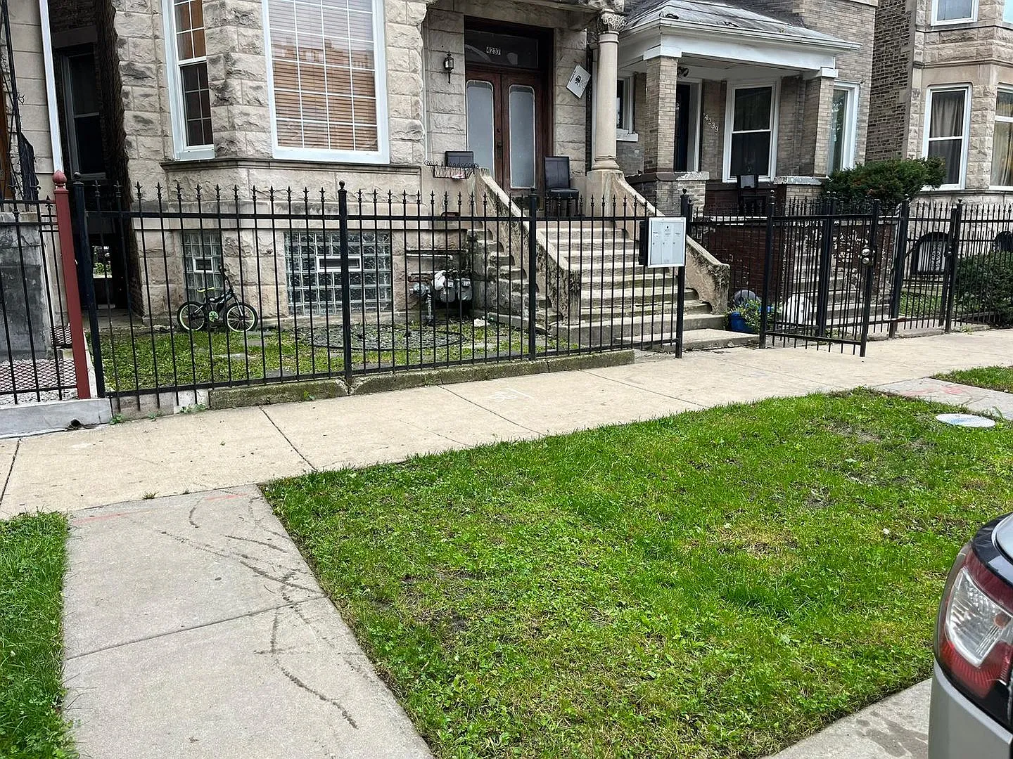 4237 W Gladys Ave — Photo 2