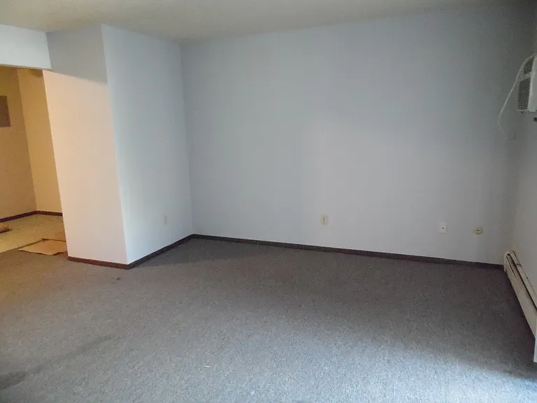 Arnold's Park Apartments — Photo 38