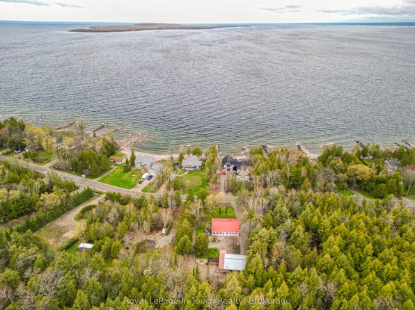 2554 Champlain Rd, Tiny, ON L9M 0C3