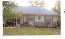 Front of home w Oaks