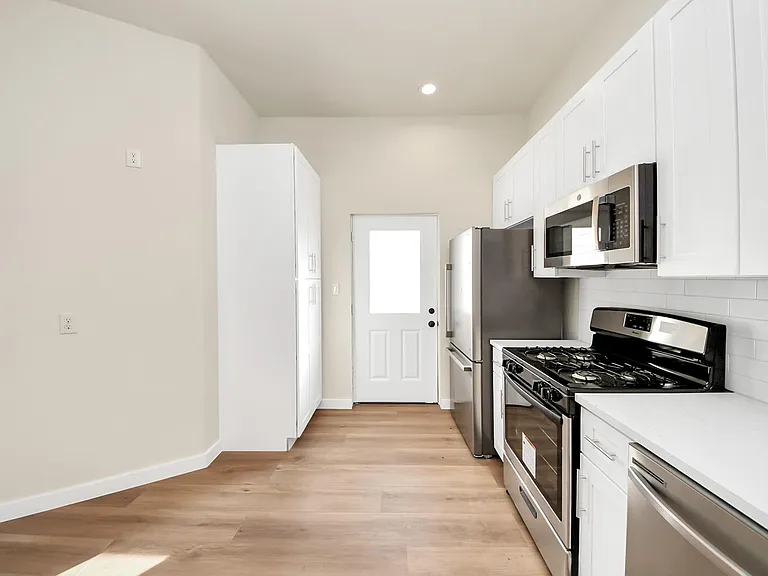 8025 Peachtree St #D — Photo 15