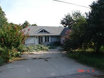 1st image of 13 Sandridge Dr