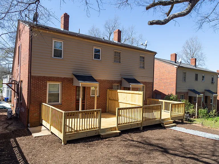 910 Clarendon St #A — Photo 20