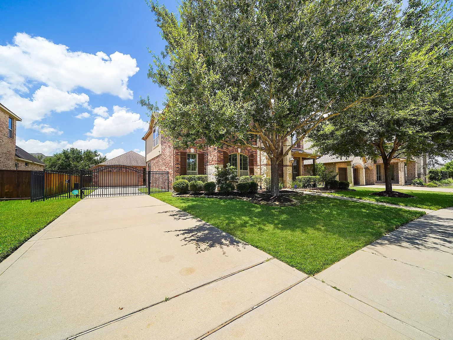 4 bed, 3.5 bath, 3562 sqft, $3,500 — Photo 2